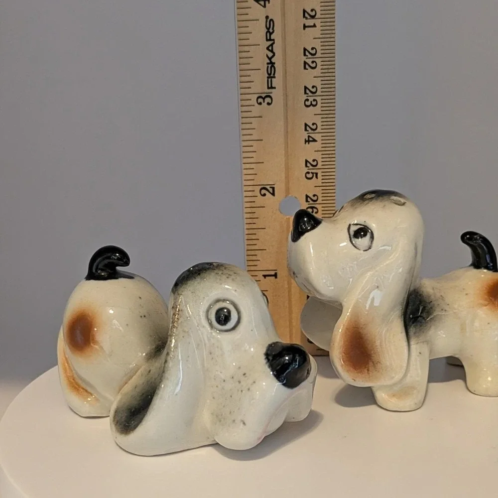 Vintage Basset Hounds Beagle Dogs Salt Pepper Shakers Big Ears Anthropomorphic